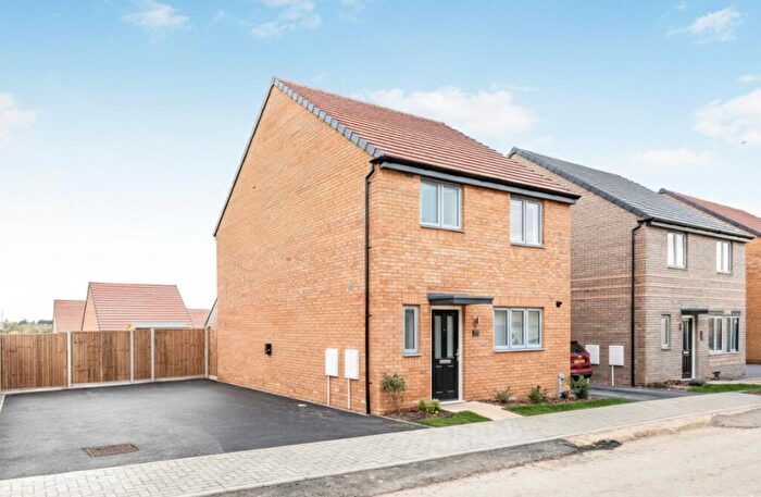 3 Bedroom House To Rent In Shale Meadow, Wellingborough, NN8