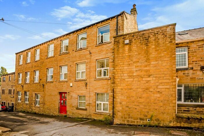 2 Bedroom Apartment To Rent In Station Road, Skelmanthorpe, Huddersfield, HD8