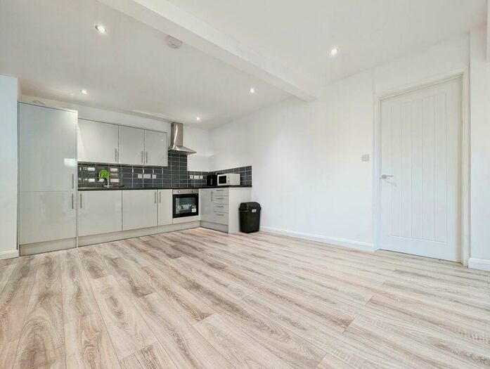 4 Bedroom Apartment To Rent In Micklefield Road, HP13
