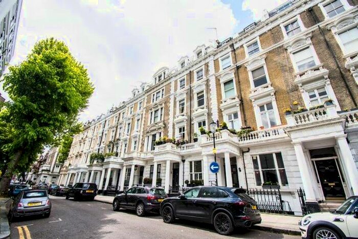 Studio To Rent In Linden Gardens, London, W2
