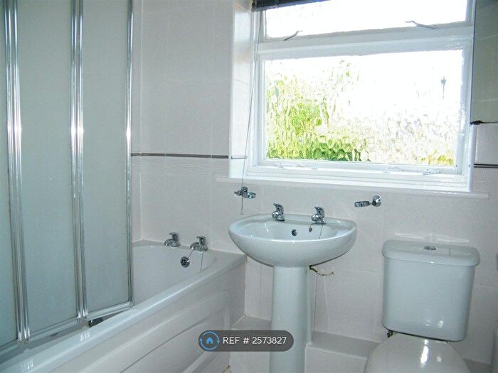 2 Bedroom Flat To Rent In Mitford Close, Washington, NE38