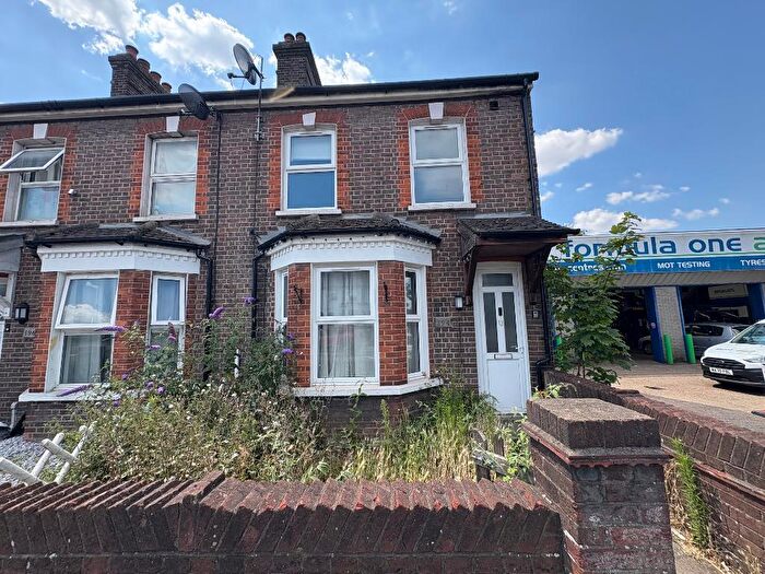 2 Bedroom End Of Terrace House For Sale In High Street South, Dunstable, Bedfordshire, LU6