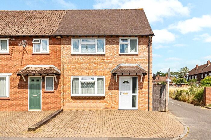 1 Bedroom Flat For Sale In Hornbeam Road, Guildford, Surrey, GU1