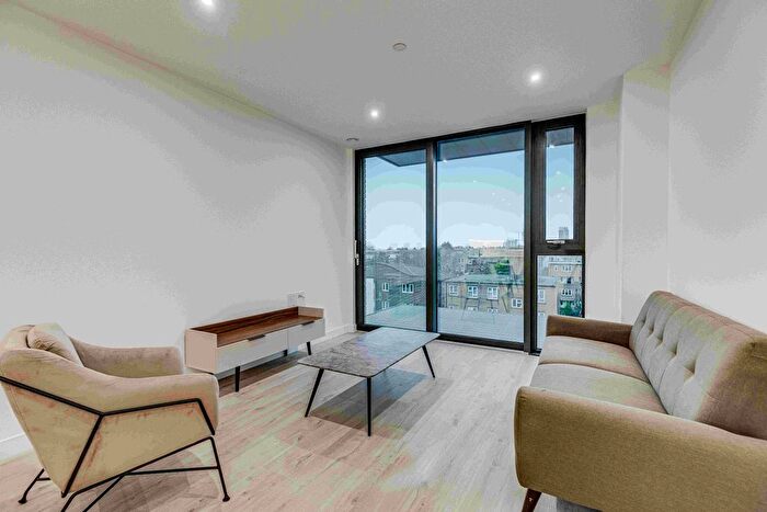 2 Bedroom Flat To Rent In Coster Avenue, London, N4