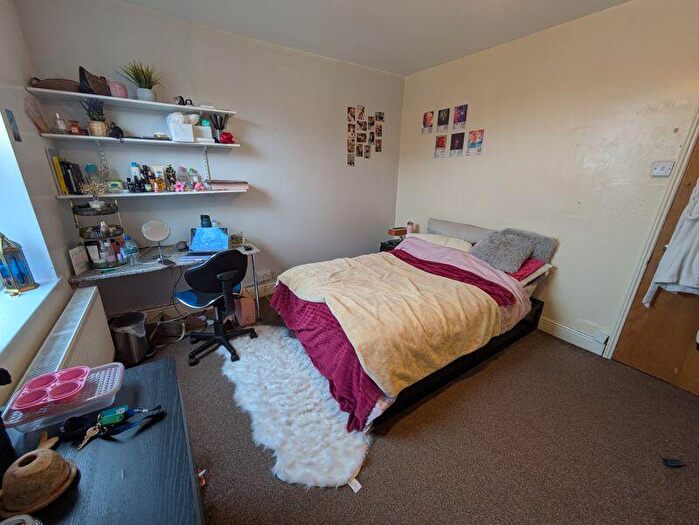 5 Bedroom Detached House To Rent In Cycle Road, Nottingham, NG7
