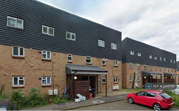 3 Bedroom Flat To Rent In Stratford Close, Toothill, Swindon, SN5