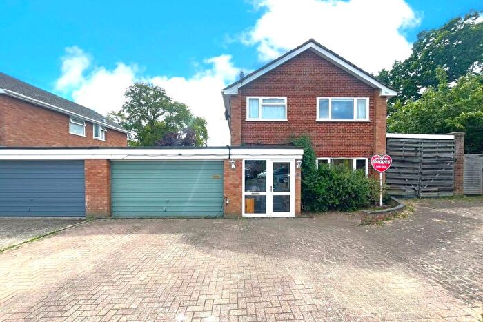 5 Bedroom Link Detached House For Sale In Whitmore Green, Farnham, Surrey, GU9