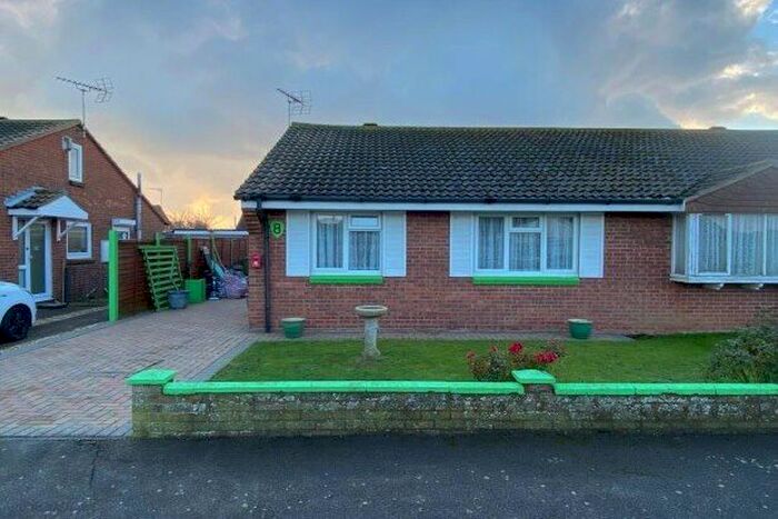 2 Bedroom Bungalow To Rent In Oak Drive, Romney Marsh, TN29