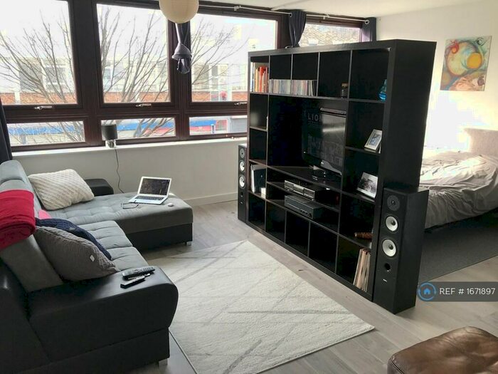 Studio To Rent In Mayfield House, London, E2