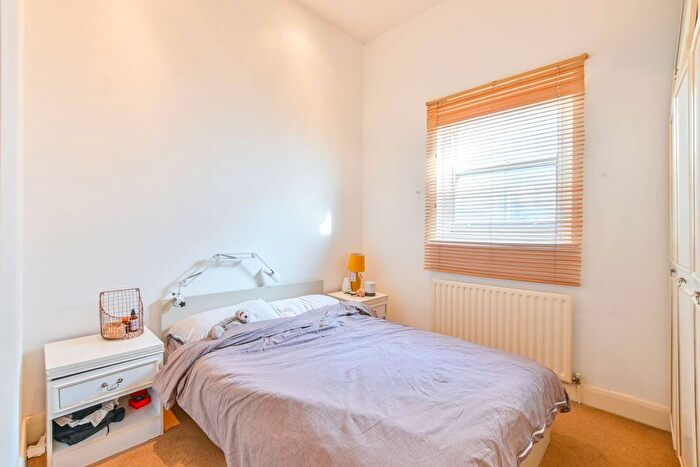1 Bedroom Flat To Rent In Inverness Terrace, Bayswater, London, W2