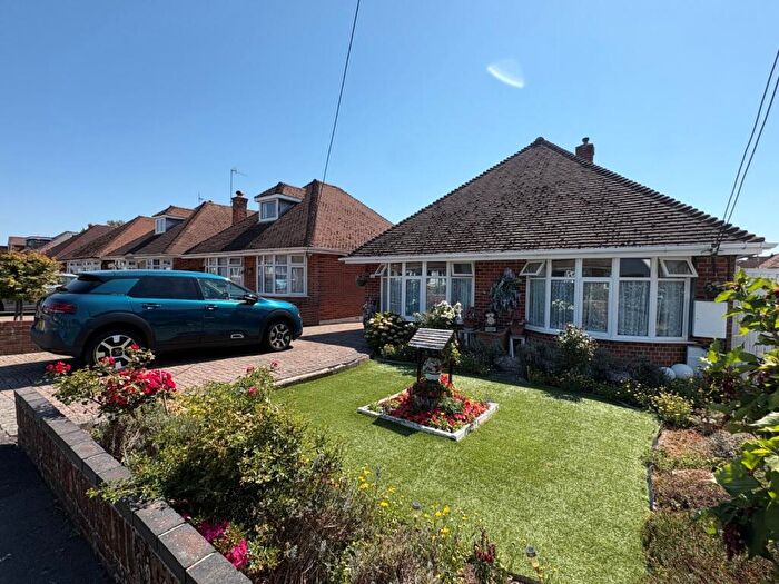 2 Bedroom Bungalow To Rent In Southdene Road, Chandlers Ford, Eastleigh, Hampshire, SO53