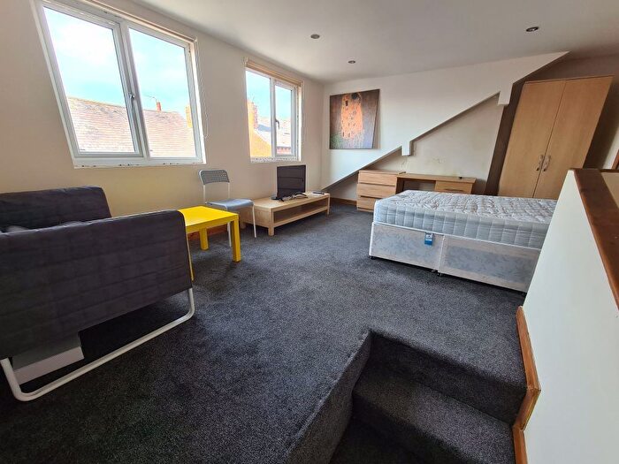 3 Bedroom Semi-Detached House To Rent In Kelsall Terrace, Leeds, LS6