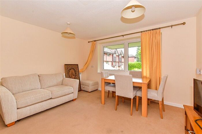2 Bedroom Flat For Sale In Sandhurst Road, Tunbridge Wells, Kent, TN2