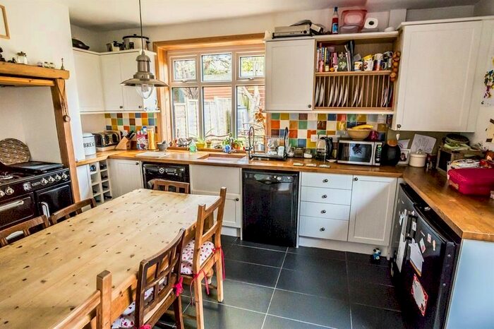 2 Bedroom End Of Terrace House To Rent In Almondbury Bank, Moldgreen, Huddersfield, HD5