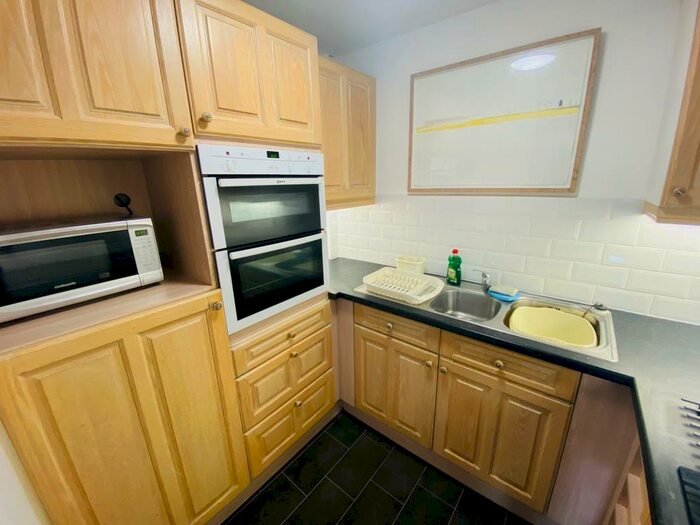 2 Bedroom Maisonette To Rent In Didcot, Oxfordshire, OX11