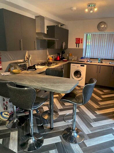 5 Bedroom House To Rent In Rhondda Street, Mount Pleasant, Swansea, SA1