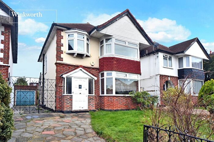 3 Bedroom Detached House For Sale In Manor Drive North, Worcester Park, Surrey, KT4