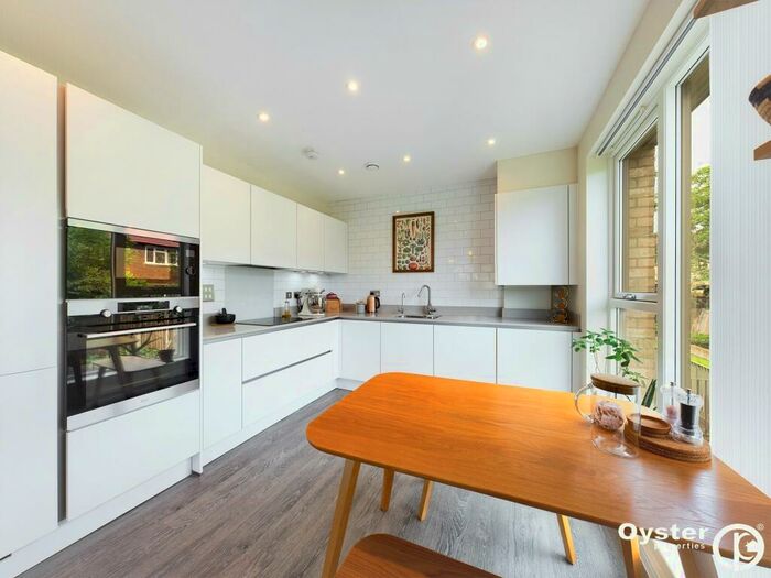1 Bedroom Flat To Rent In Avenue Road, Milligan House, N14