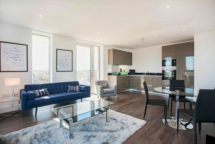 2 Bedroom Flat To Rent In Compton House, Woolwich, London, SE18