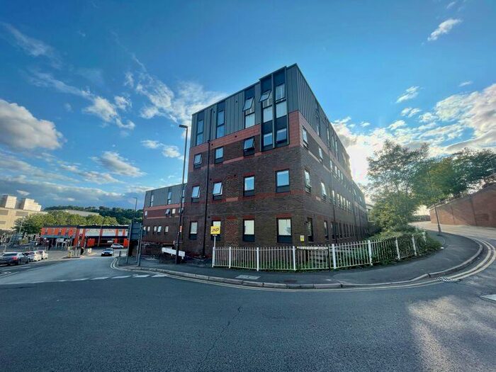 1 Bedroom Flat To Rent In Tempus Court, Bellfield Road, High Wycombe, Bucks, HP13