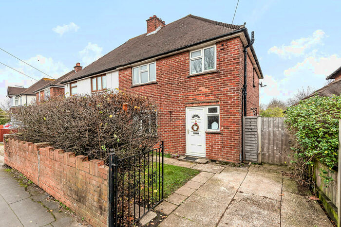 4 Bedroom Semi-Detached House To Rent In Worplesdon Road, Guildford, GU2