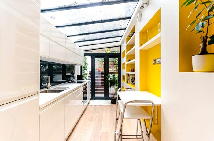 2 Bedroom Flat To Rent In Finborough Road, Chelsea, London, SW10