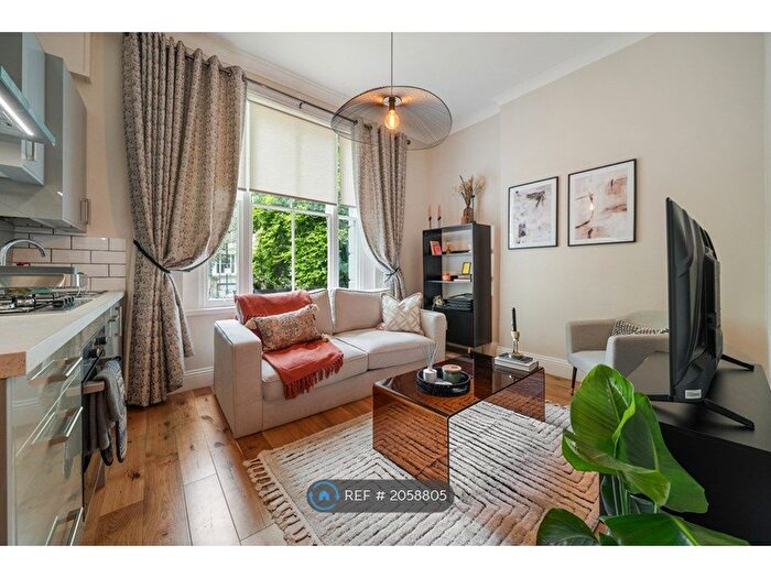 2 Bedroom Flat To Rent In Cambridge Gardens, Notting Hill, London, W10