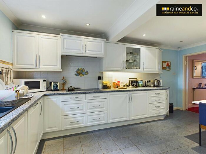 2 Bedroom Detached Bungalow For Sale In Fairview, Potters Bar, EN6