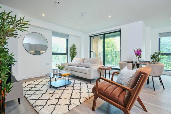 2 Bedroom Flat To Rent In Station View, Guildford, GU1