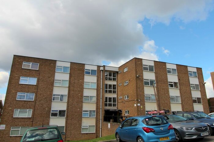 1 Bedroom Flat To Rent In Handcross Road, Luton, LU2