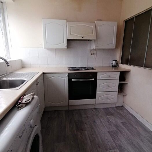 2 Bedroom Flat To Rent In Martindale Road, Hounslow, TW4