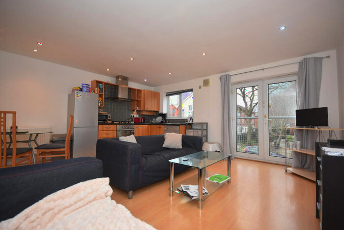 2 Bedroom Flat To Rent In Loxford Street, Hulme, Manchester., M15