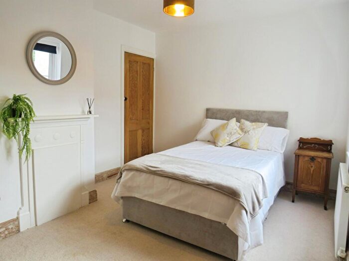 3 Bedroom Terraced House For Sale In Kingsland Road, Salisbury, SP2