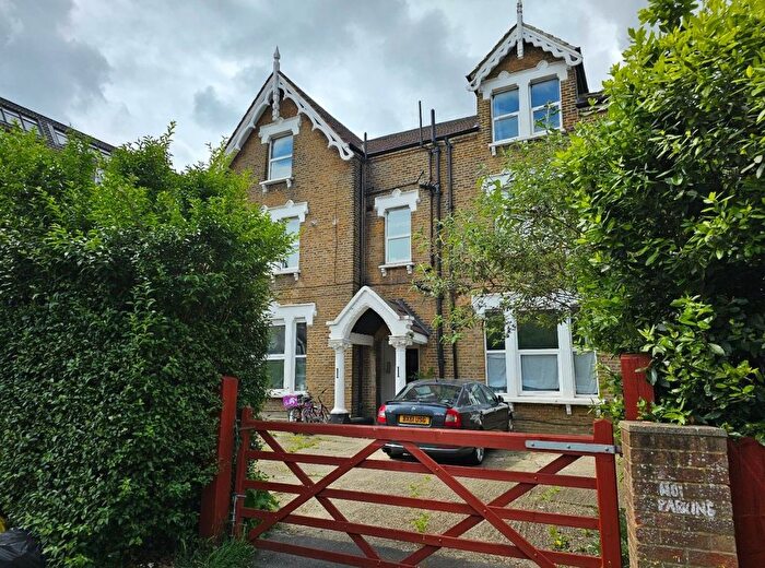 Studio To Rent In Hopton Road, London, SW16