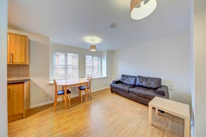 2 Bedroom Flat To Rent In Garratt Lane, London, SW18