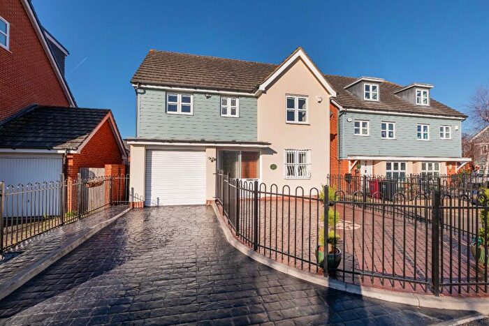 4 Bedroom Detached House For Sale In Mathecombe Road, Cippenham, SL1