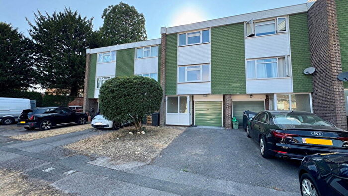 2 Bedroom Town House For Sale In Speen Hill Close, Newbury, RG14