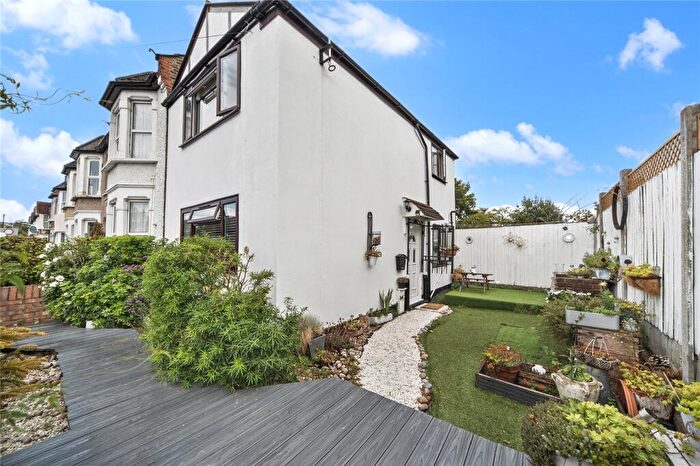 2 Bedroom Detached House For Sale In Oliver Road, Walthamstow, London, E17