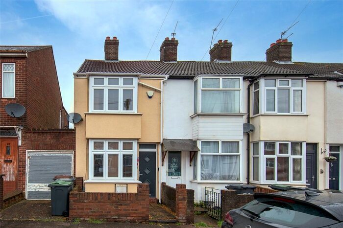 2 Bedroom End Of Terrace House To Rent In Turners Road South, Luton, Bedfordshire, LU2