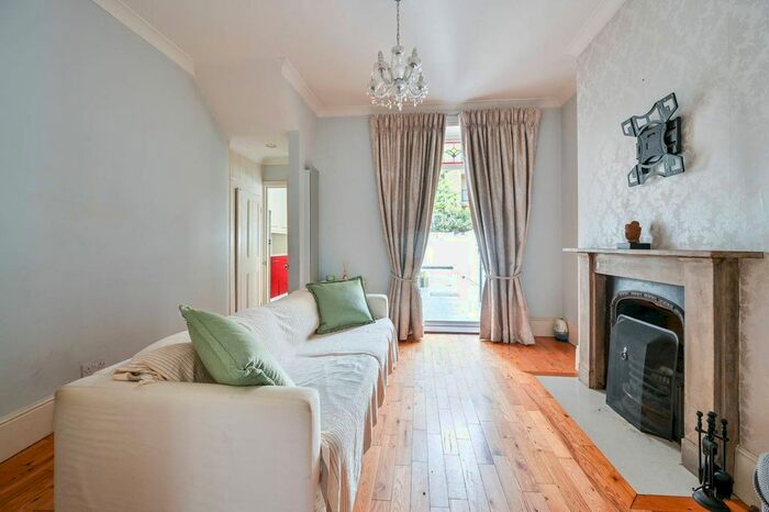 1 Bedroom Flat To Rent In Oswin Street, Elephant And Castle, London, SE11