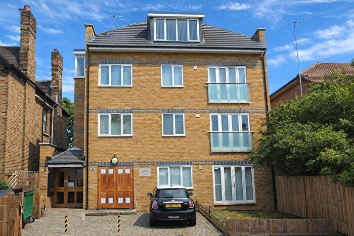 2 Bedroom Flat To Rent In Addiscombe Grove, Croydon, Surrey, CR0