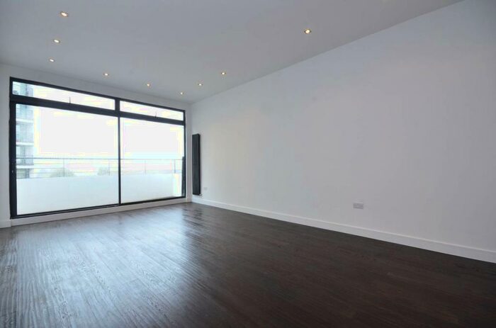 4 Bedroom Flat To Rent In Ballards Lane, North Finchley, London, N12