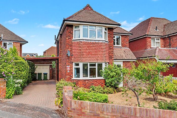 3 Bedroom Detached House For Sale In Denton Grove, Walton-On-Thames, KT12