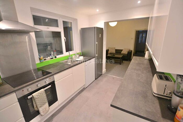 5 Bedroom Terraced House To Rent In Radstock Road, Reading, RG1