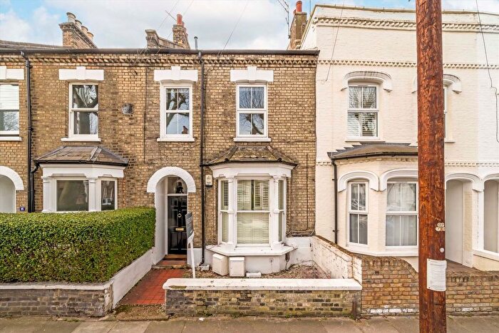2 Bedroom Flat To Rent In Elliott Road, Chiswick, W4