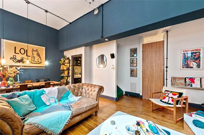 2 Bedroom Flat To Rent In Bethnal Green Road, London, E2