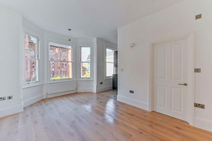 2 Bedroom Flat To Rent In Waldegrave Road, London, , Crystal Palace, London, SE19