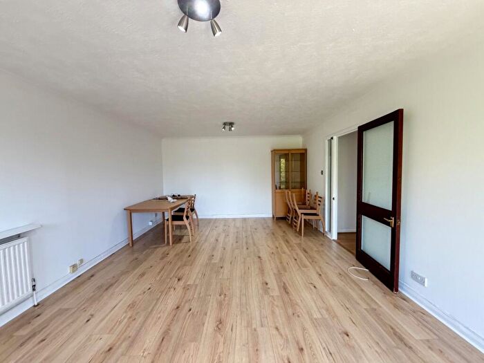 2 Bedroom Apartment To Rent In Linnet Court, Croydon, CR0
