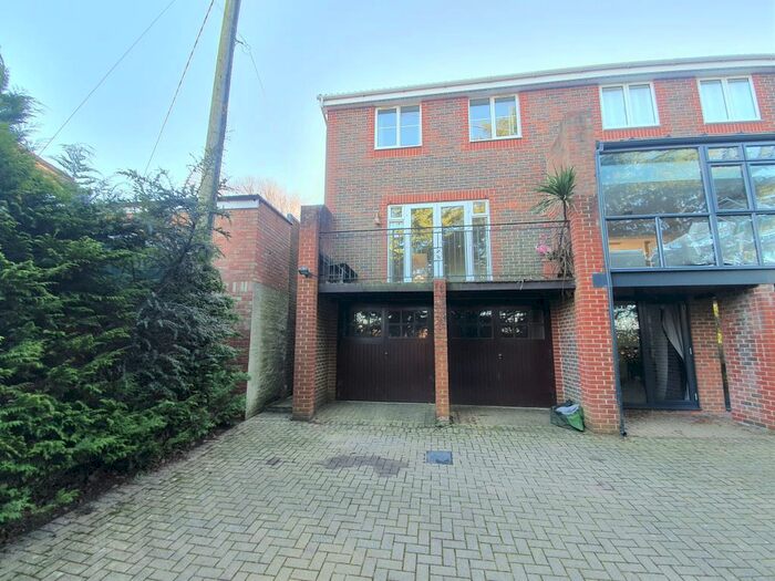 2 Bedroom End Of Terrace House To Rent In Long Lane, Bursledon, SO31