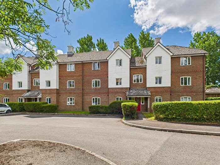 2 Bedroom Flat For Sale In Lockside Court, Aldermaston, RG7